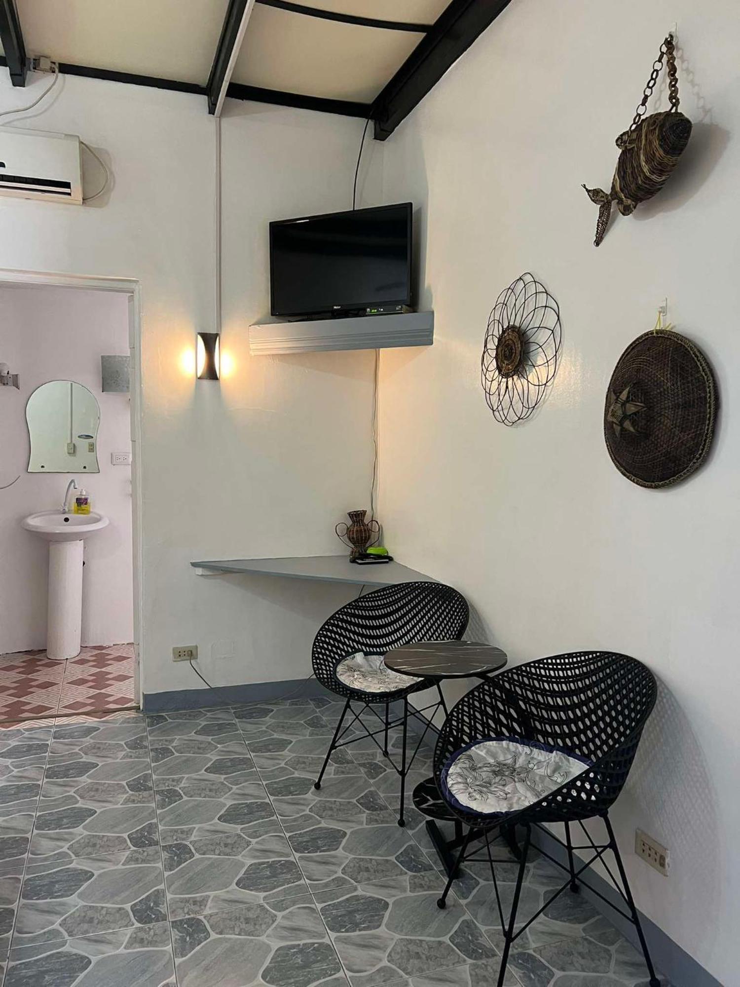 Ice Bear Bar & Tourist Inn Dauis Chambre photo