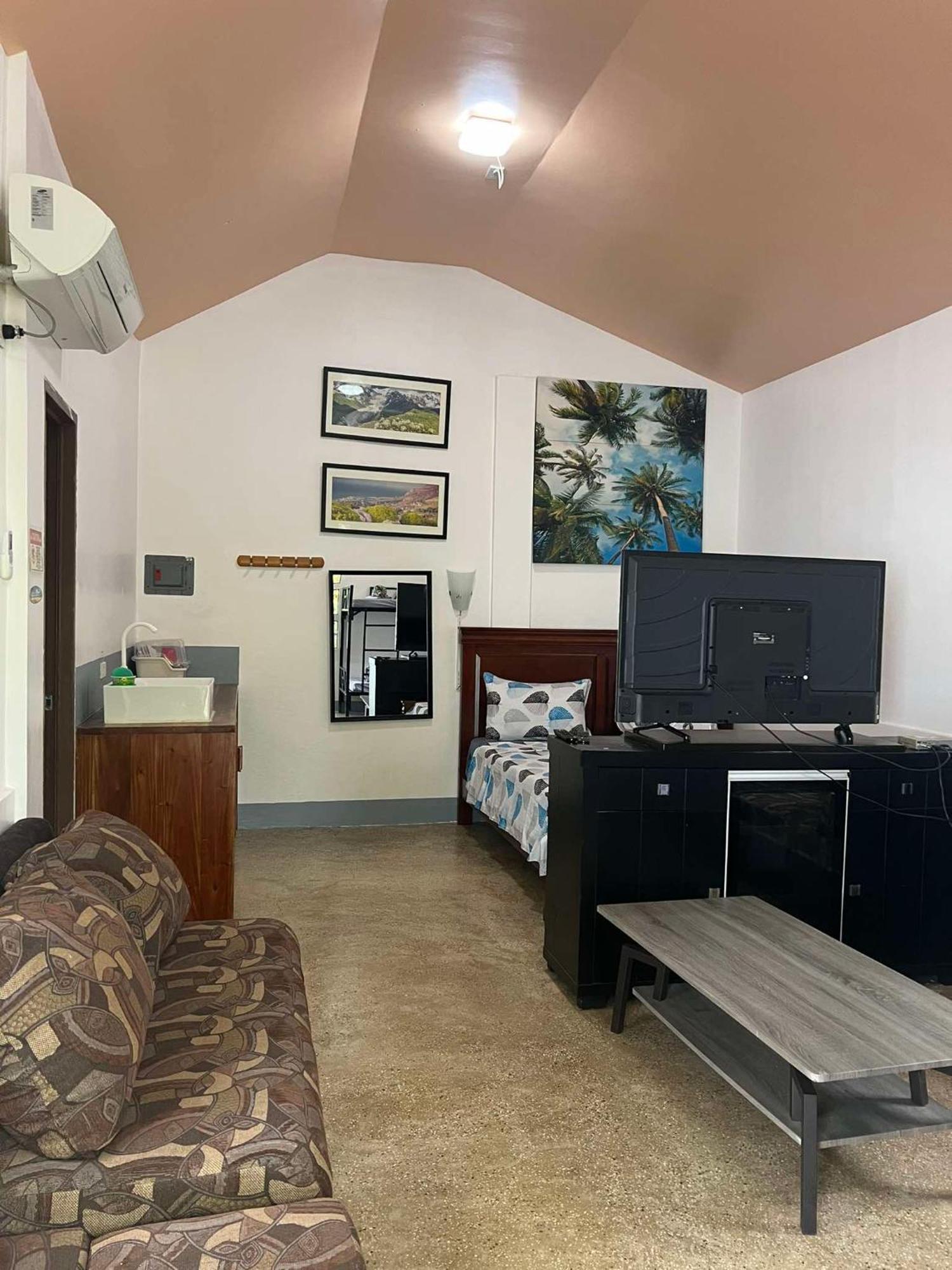 Ice Bear Bar & Tourist Inn Dauis Chambre photo
