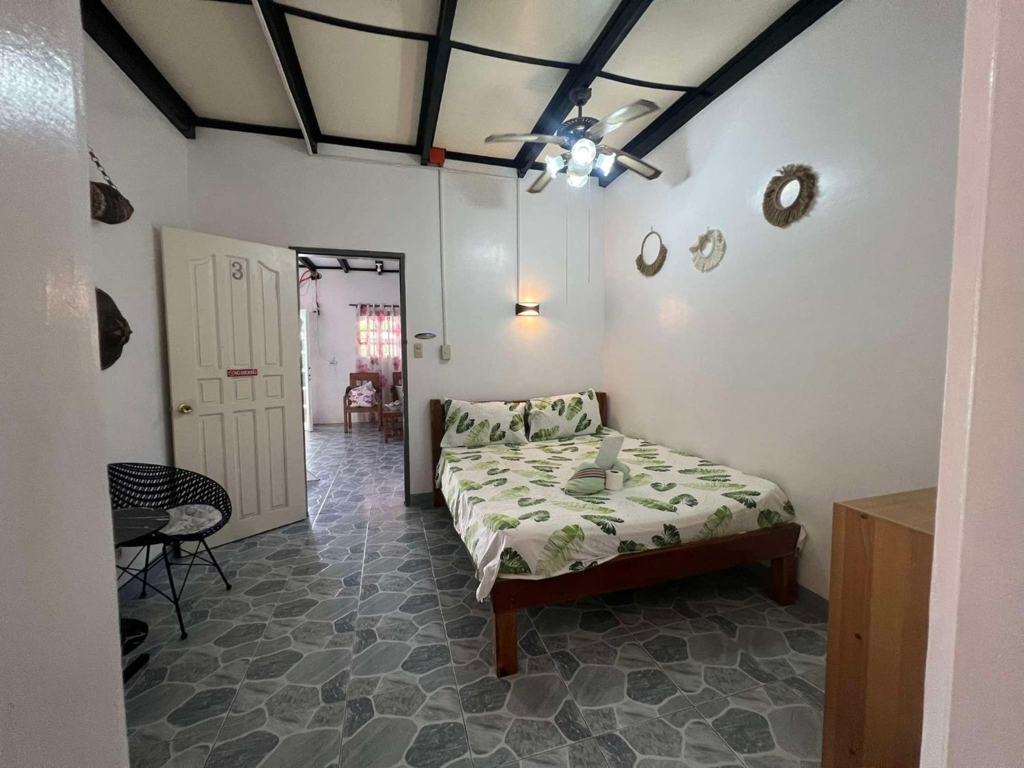 Ice Bear Bar & Tourist Inn Dauis Chambre photo