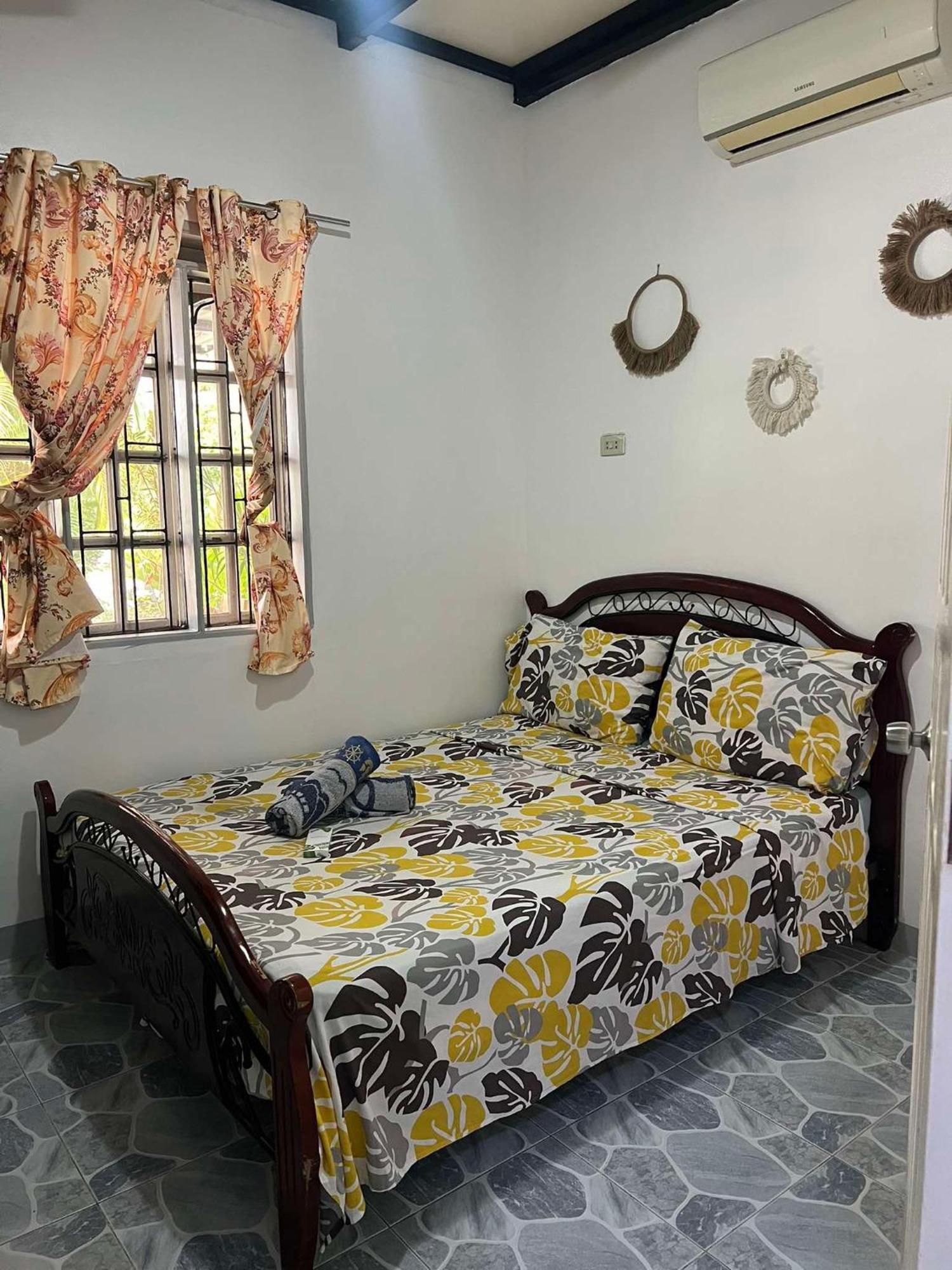 Ice Bear Bar & Tourist Inn Dauis Chambre photo