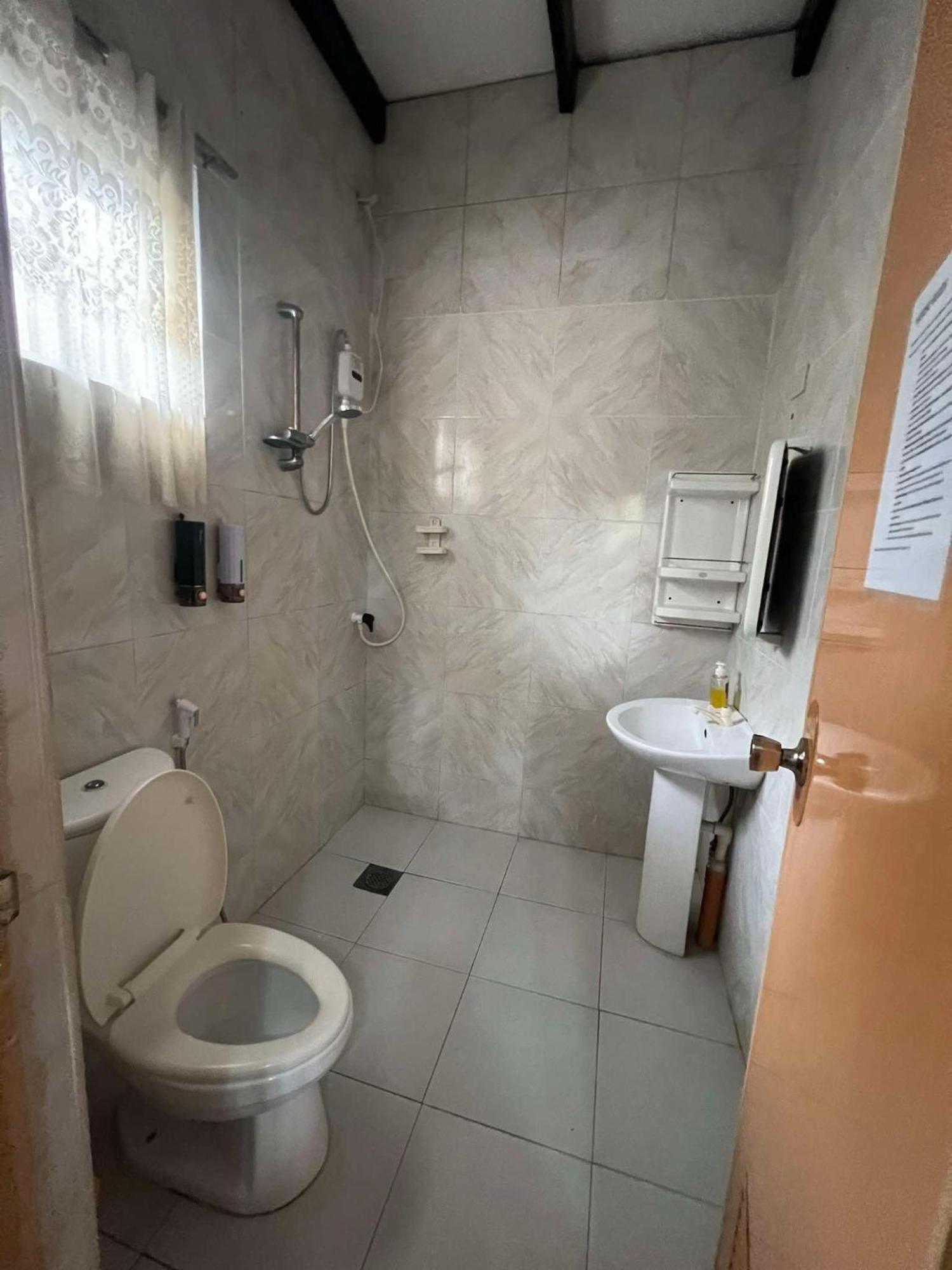 Ice Bear Bar & Tourist Inn Dauis Chambre photo