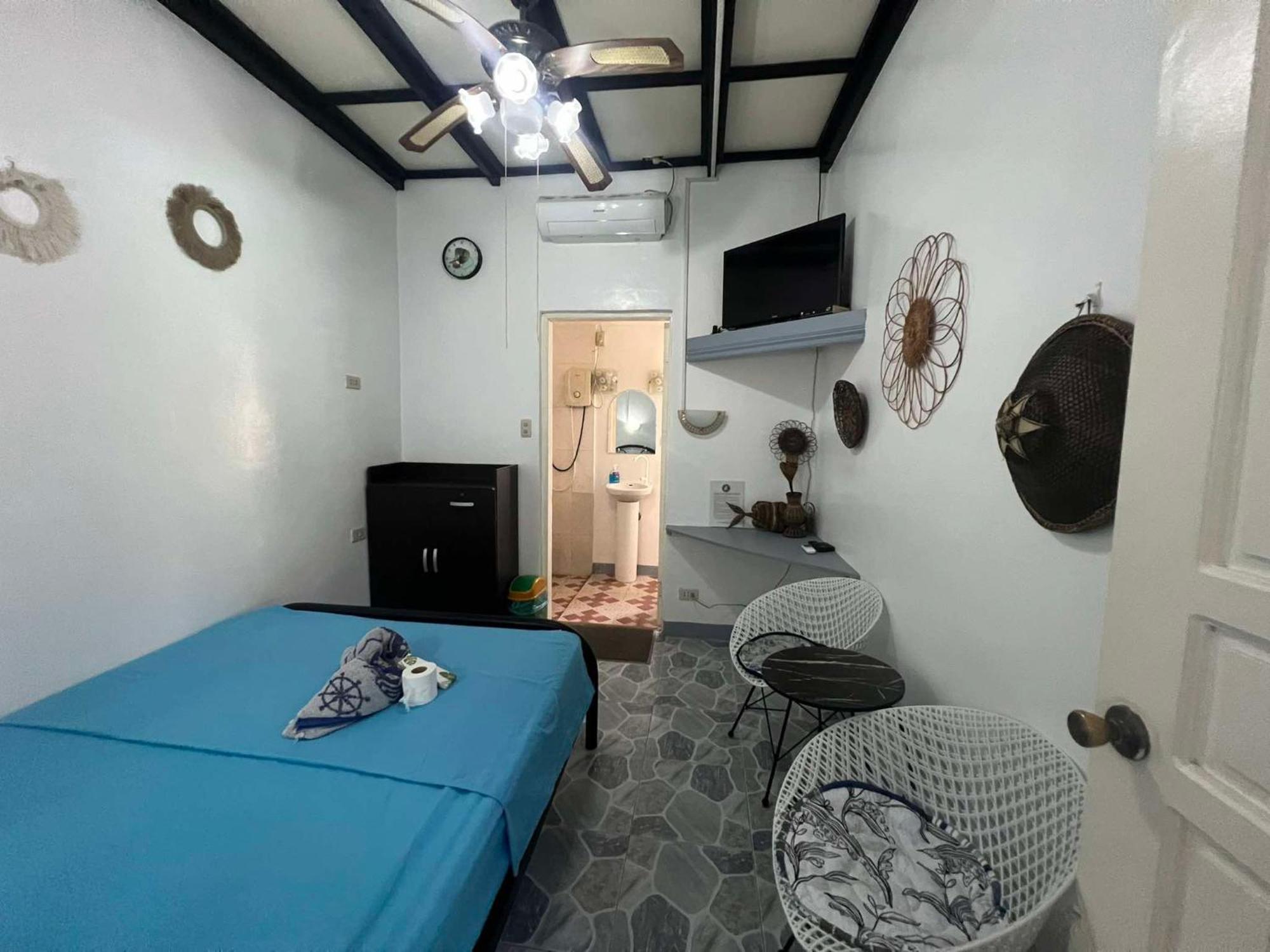 Ice Bear Bar & Tourist Inn Dauis Chambre photo
